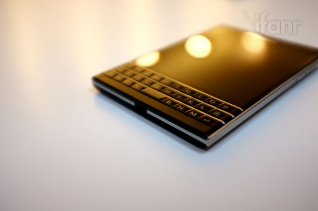 Blackberry-Passport-0116