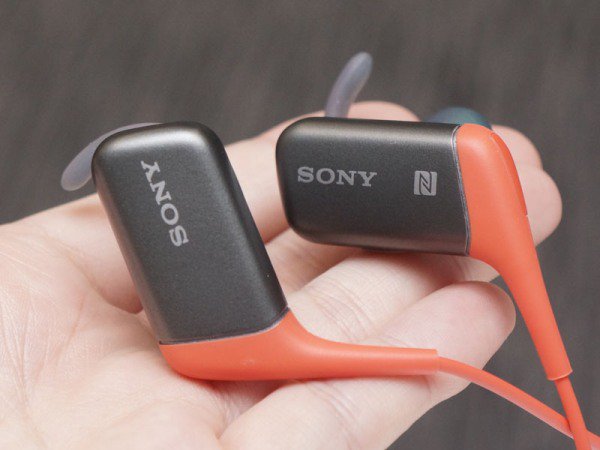 sony-mdr-as600bt-02