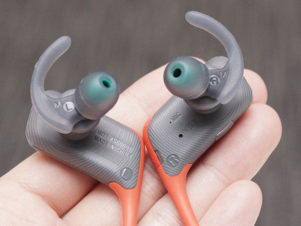 sony-mdr-as600bt-03