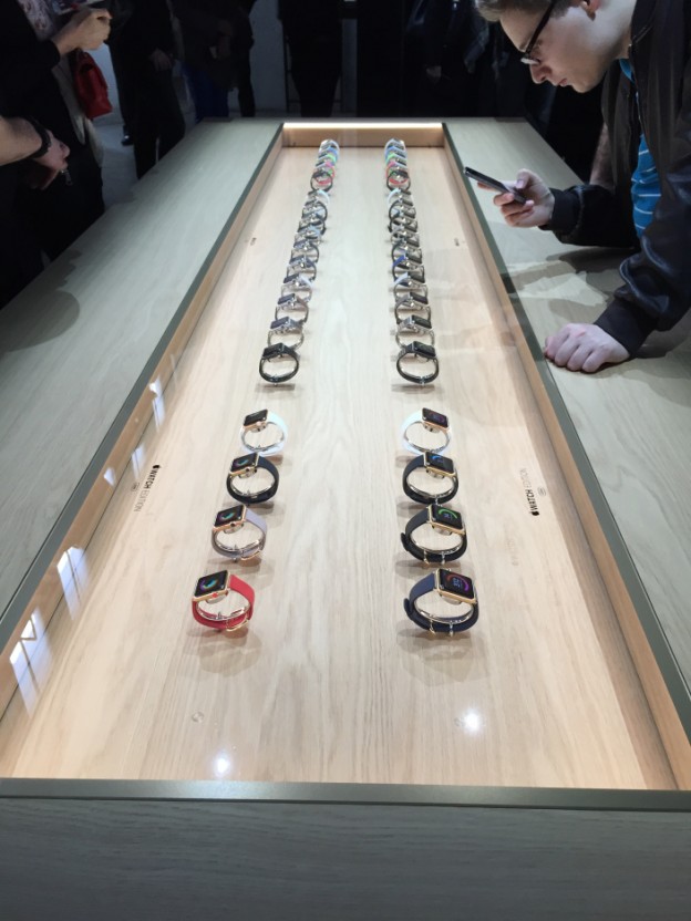 apple-phil-schiller-marc-newson-apple-watch-showcase-milan-img-9657-9to5mac-624x832