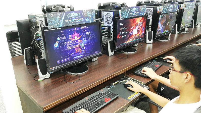 blizzard-heroes-of-the-storm-summer-students-promote
