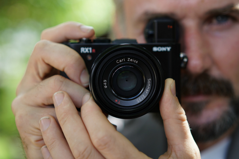 sony-cyber-shot-rx1r-ii-lifestyle-01-part