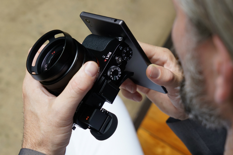 sony-cyber-shot-rx1r-ii-lifestyle-22-nfc-match-part