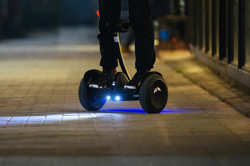 xiaomi-scooter-ninebot-mini-lifestyle-03