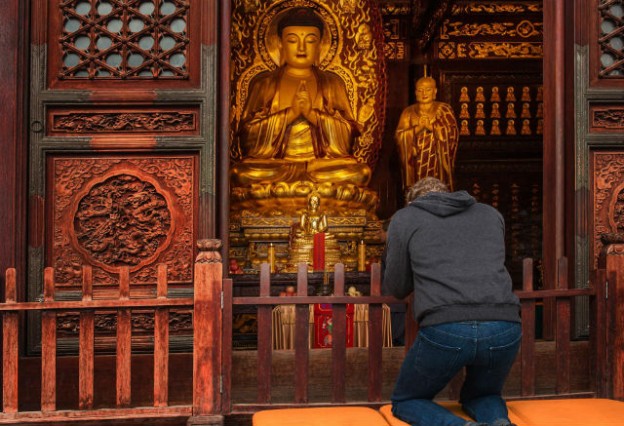 Mark-Zuckerberg-visited-Wild-Goose-Pagoda-in-Xian-china