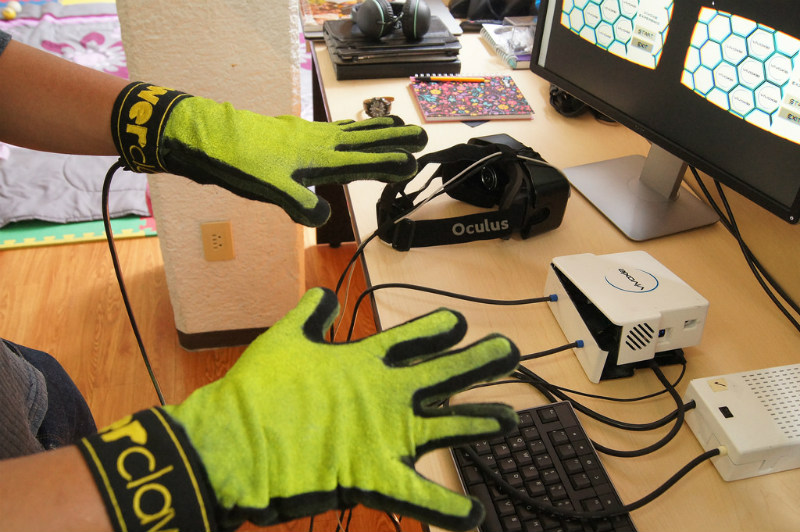 vivoxie-power-claw-1-gloveforsens-phys-org